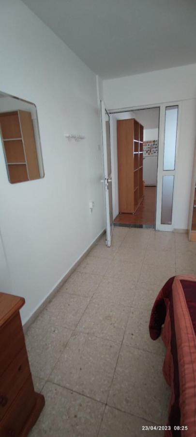 Private Bedroom Paphos Central Exterior foto